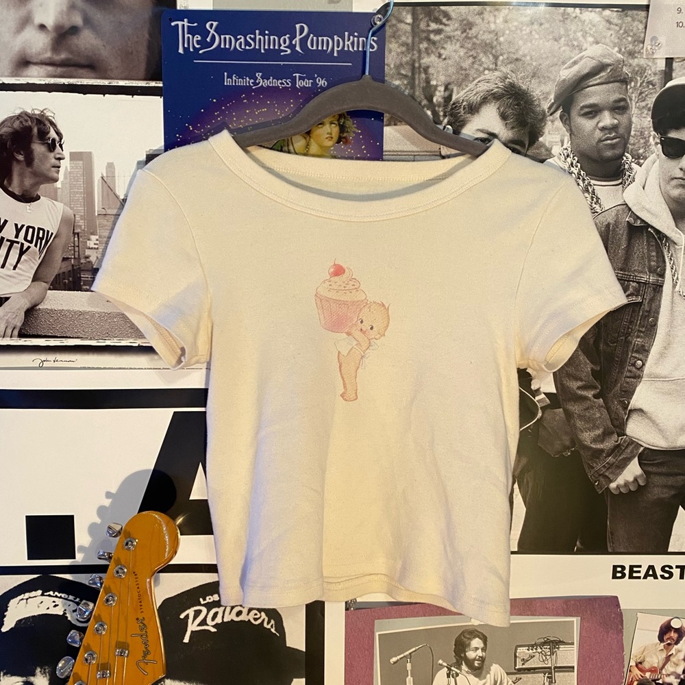 brandy melville baby tee, lightly worn. so soft and so cute